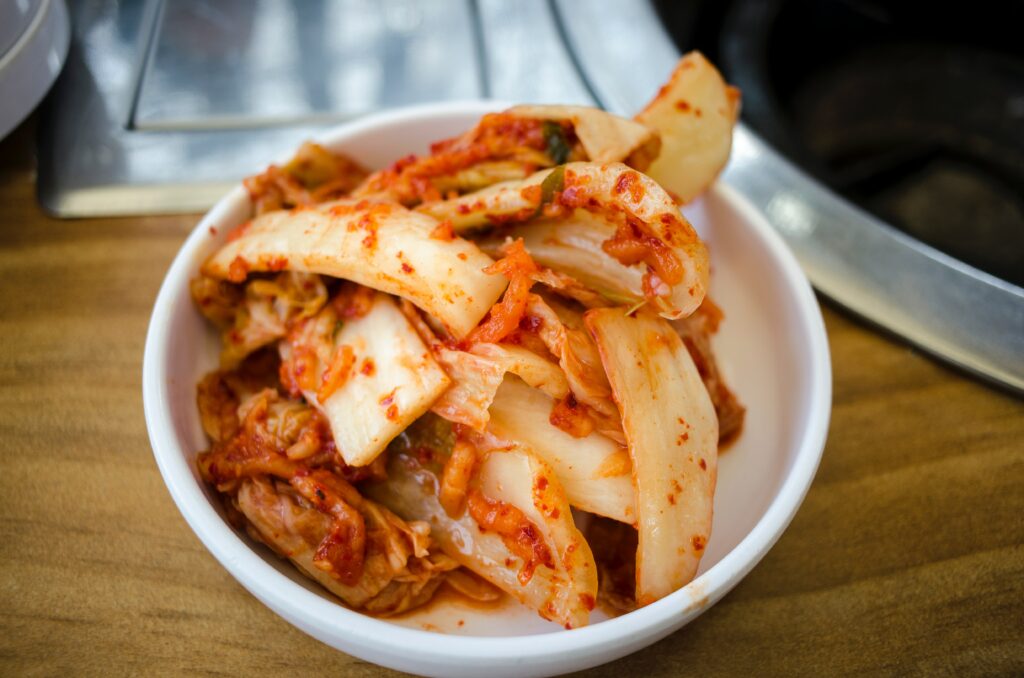 Le kimchi apporte des probiotiques et améliore le microbiote des hypersensibles